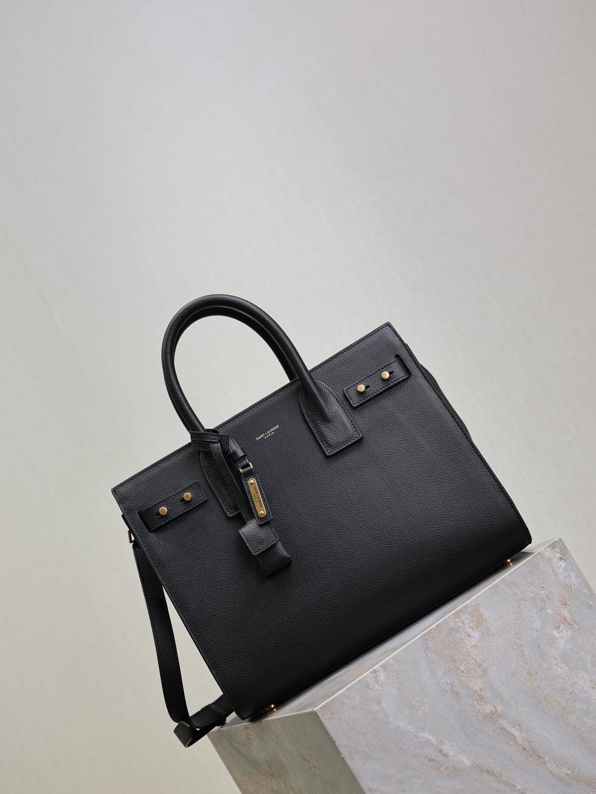 YSL 25S SAC DE JOUR GM 32 IN BLACK SUPPLE GRAINED CALFSKIN GOLD HARDWRE