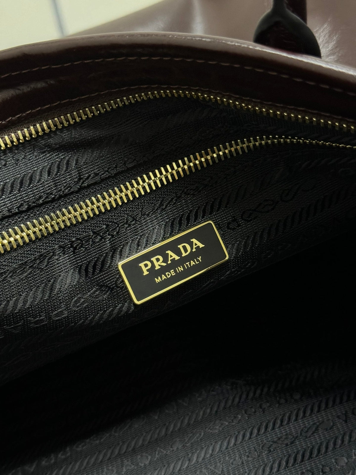 PRADA 25S BONNIE EXTRA-LARGE 42 IN RK BROWN GLOSSY CALFSKIN GOLD HARDWARE